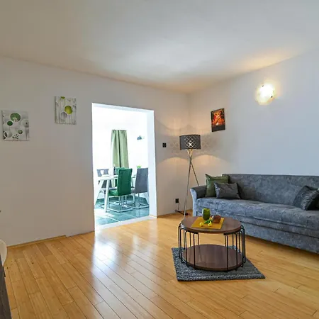 Stunning In Okrug Gornji Trogir