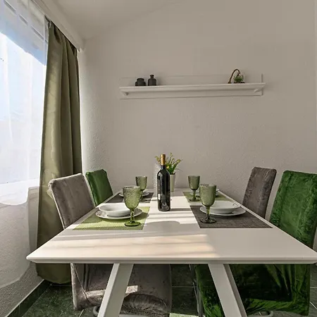 Stunning In Okrug Gornji Apartman *