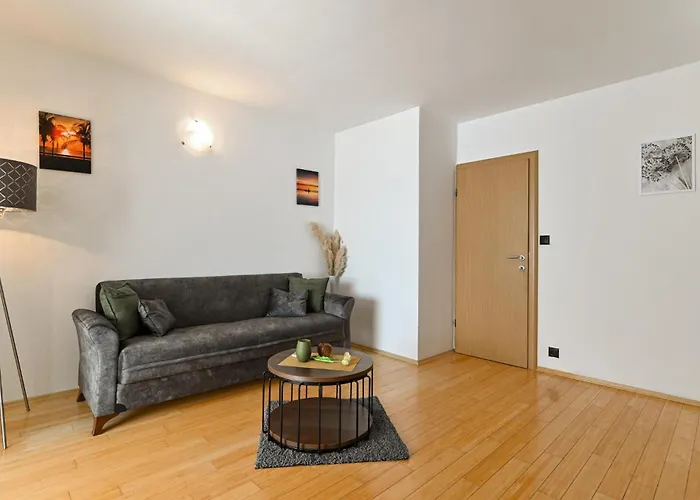 Stunning In Okrug Gornji Appartement *