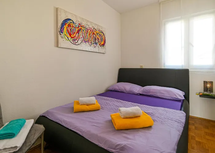 Stunning In Okrug Gornji Appartement *