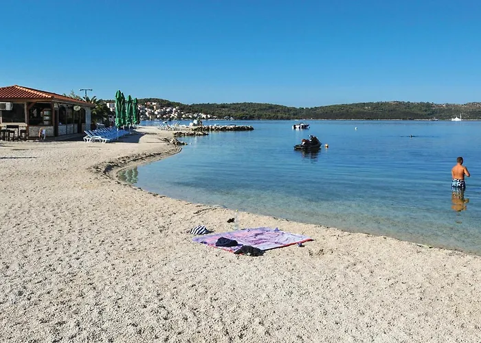 Stunning In Okrug Gornji Appartement Trogir