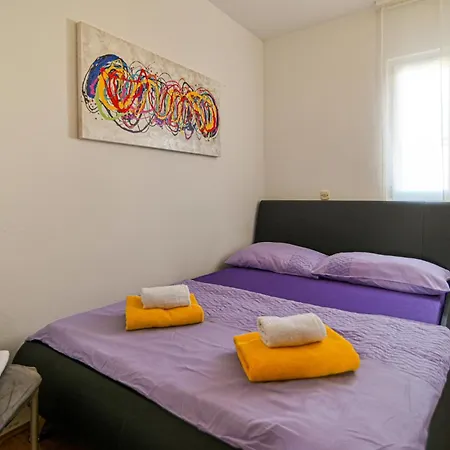 Lovely In Okrug Gornji With Wifi Apartment *
