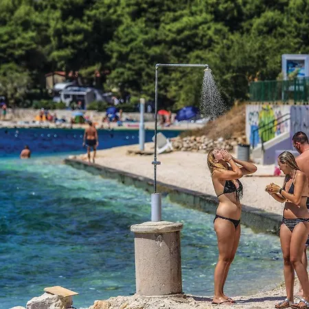 Lovely In Okrug Gornji With Wifi *