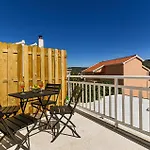 Stunning In Okrug Gornji Appartement *